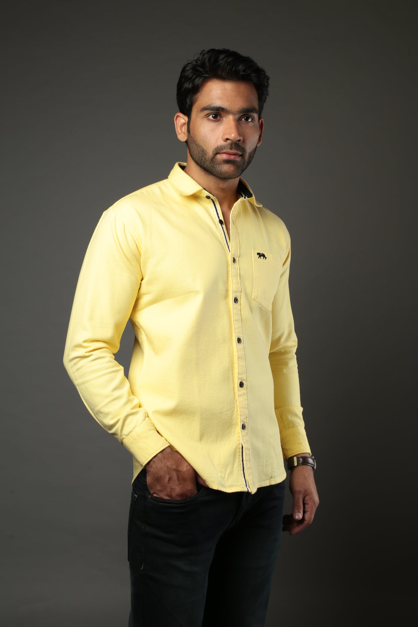 Men Solid Color Yellow Slim Fit Casual Shirt