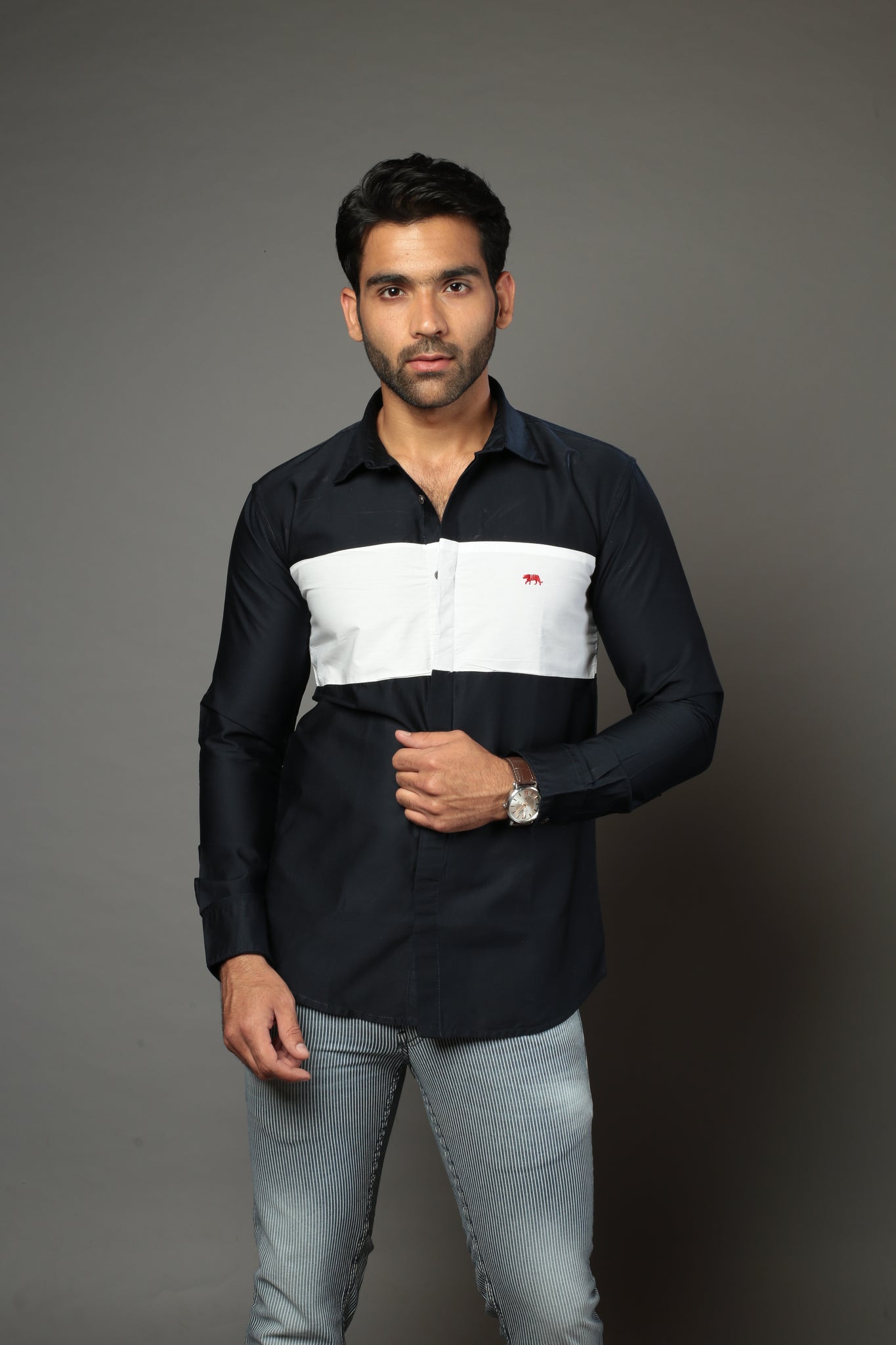 Navy Blue & White Color Blocked Slim Fit Casual Shirt